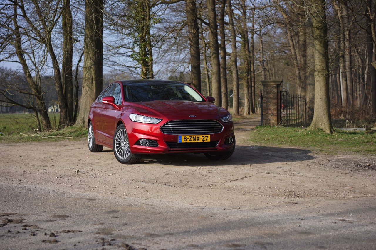 Autotest Ford Mondeo 2.0 iVCT HEV Hybrid Titanium, het vlaggenschip van Ford met hybride aandrijflijn en 20%-21% bijtelling voor zakelijke rijders. Een slim alternatief voor de benzine- of diesel.
