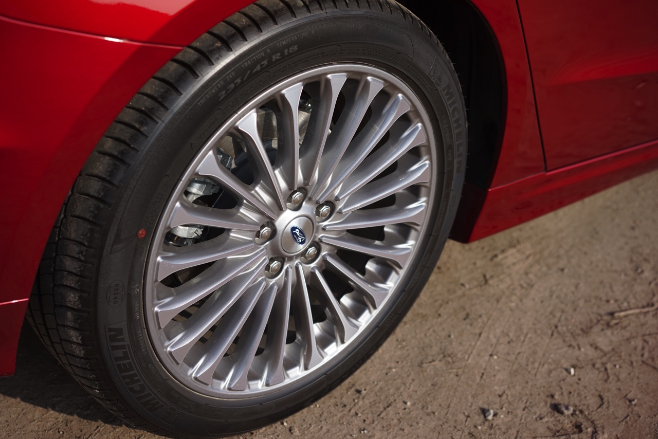 Autotest Ford Mondeo 2.0 iVCT HEV Hybrid Titanium, het vlaggenschip van Ford met hybride aandrijflijn en 20%-21% bijtelling voor zakelijke rijders. Een slim alternatief voor de benzine- of diesel.