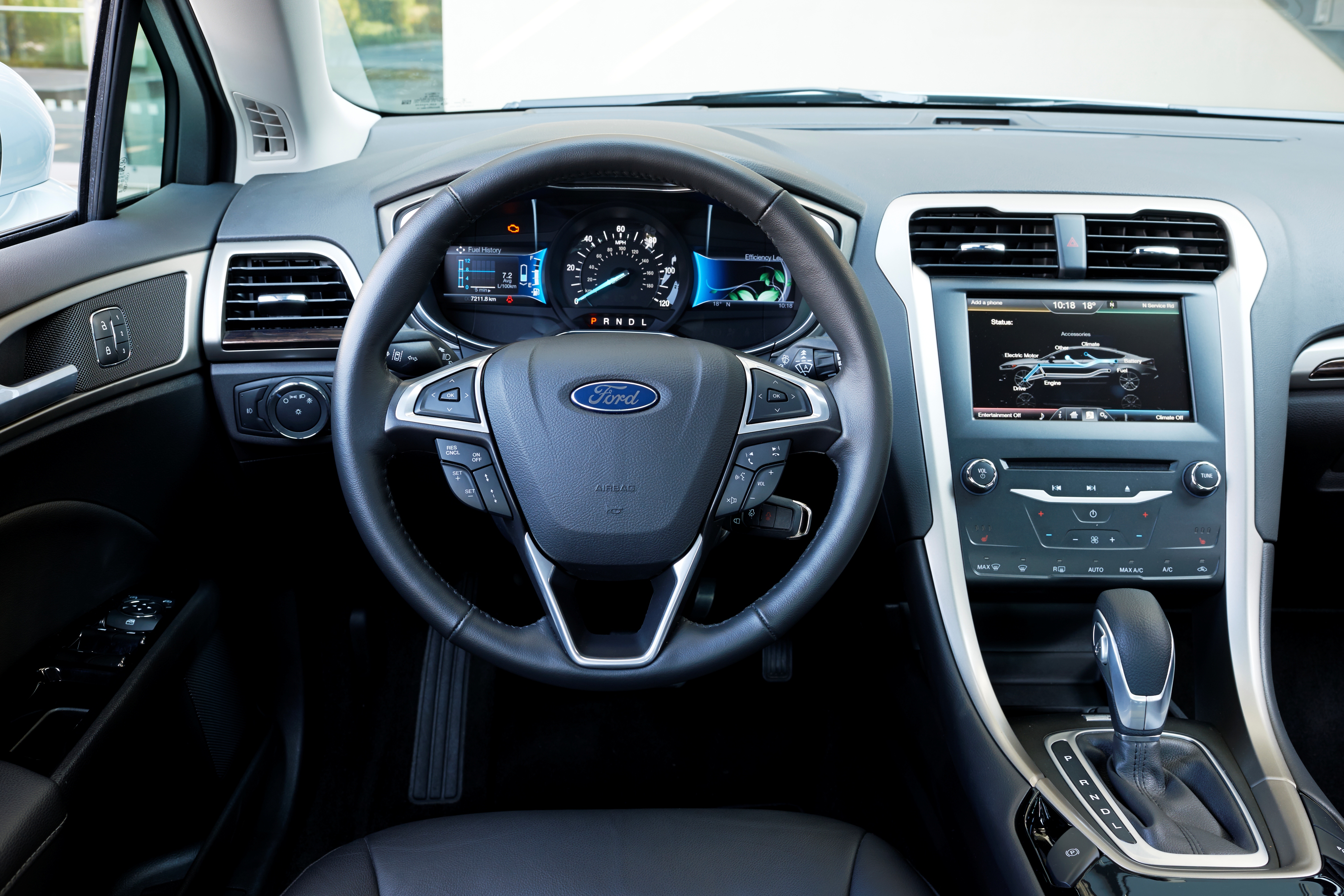 Autotest Ford Mondeo 2.0 iVCT HEV Hybrid Titanium, het vlaggenschip van Ford met hybride aandrijflijn en 20%-21% bijtelling voor zakelijke rijders. Een slim alternatief voor de benzine- of diesel.