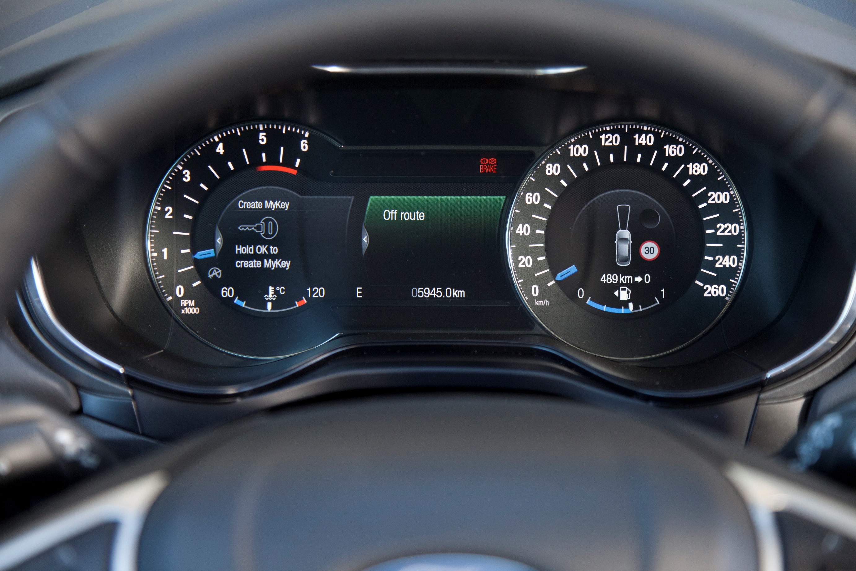 Autotest Ford Mondeo 2.0 iVCT HEV Hybrid Titanium, het vlaggenschip van Ford met hybride aandrijflijn en 20%-21% bijtelling voor zakelijke rijders. Een slim alternatief voor de benzine- of diesel.