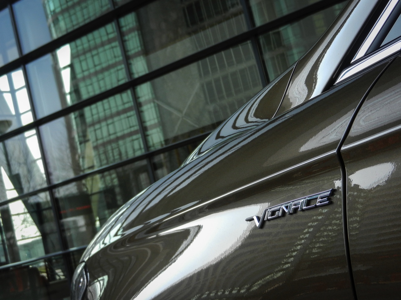 Autotest Ford Mondeo Vignale, een auto die meer biedt dan alleen extra luxe. De look-and-feel is naar een hoger plan getild en dat geldt ook voor de dealerservice. We reden met de 2.0 EcoBoost.