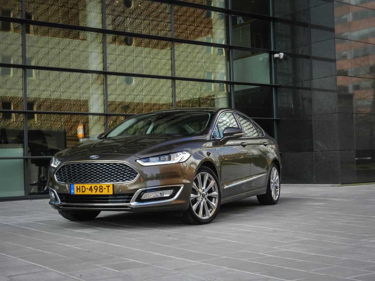 Autotest Ford Mondeo Vignale, een auto die meer biedt dan alleen extra luxe. De look-and-feel is naar een hoger plan getild en dat geldt ook voor de dealerservice. We reden met de 2.0 EcoBoost.