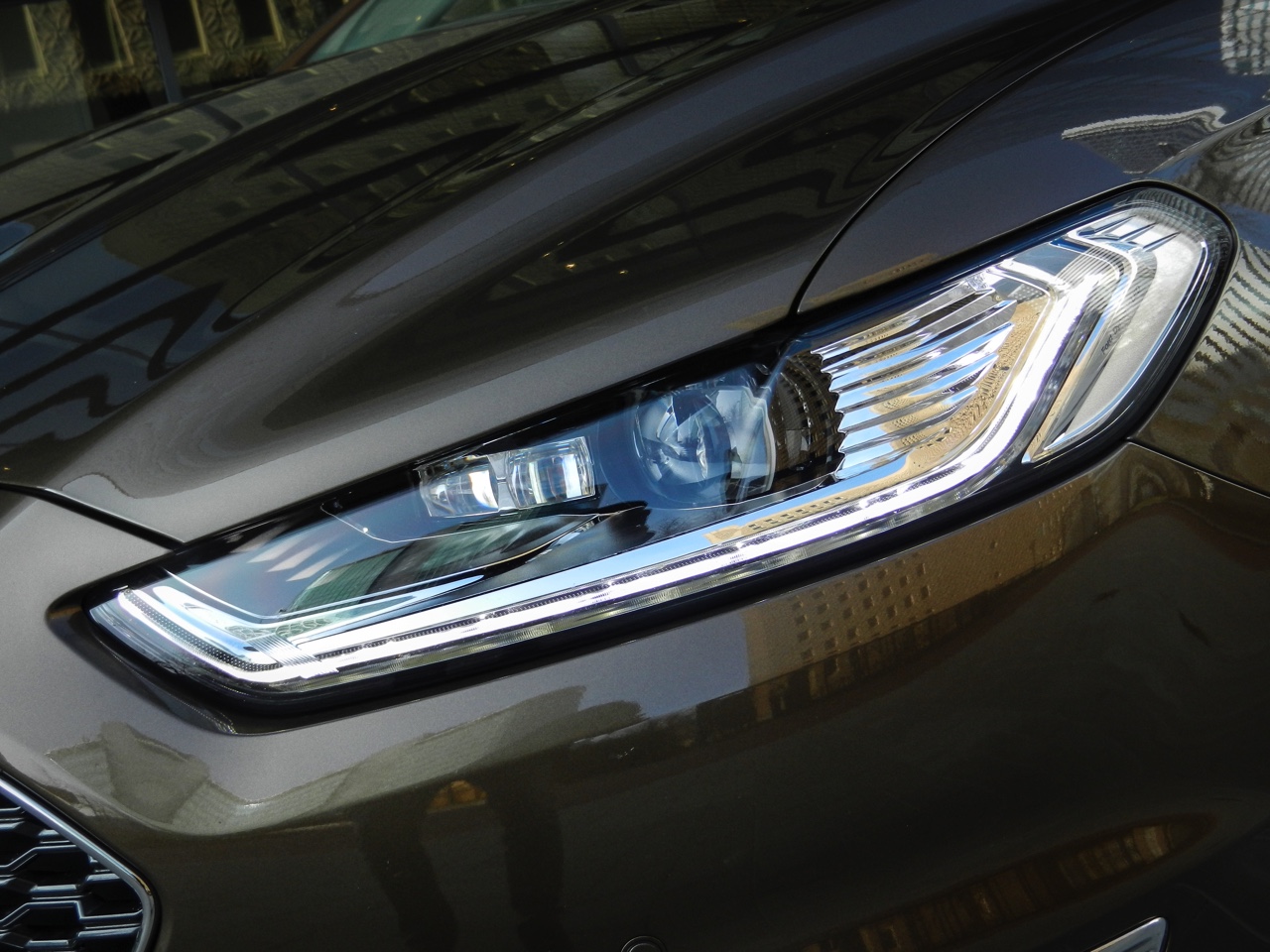 Autotest Ford Mondeo Vignale, een auto die meer biedt dan alleen extra luxe. De look-and-feel is naar een hoger plan getild en dat geldt ook voor de dealerservice. We reden met de 2.0 EcoBoost.