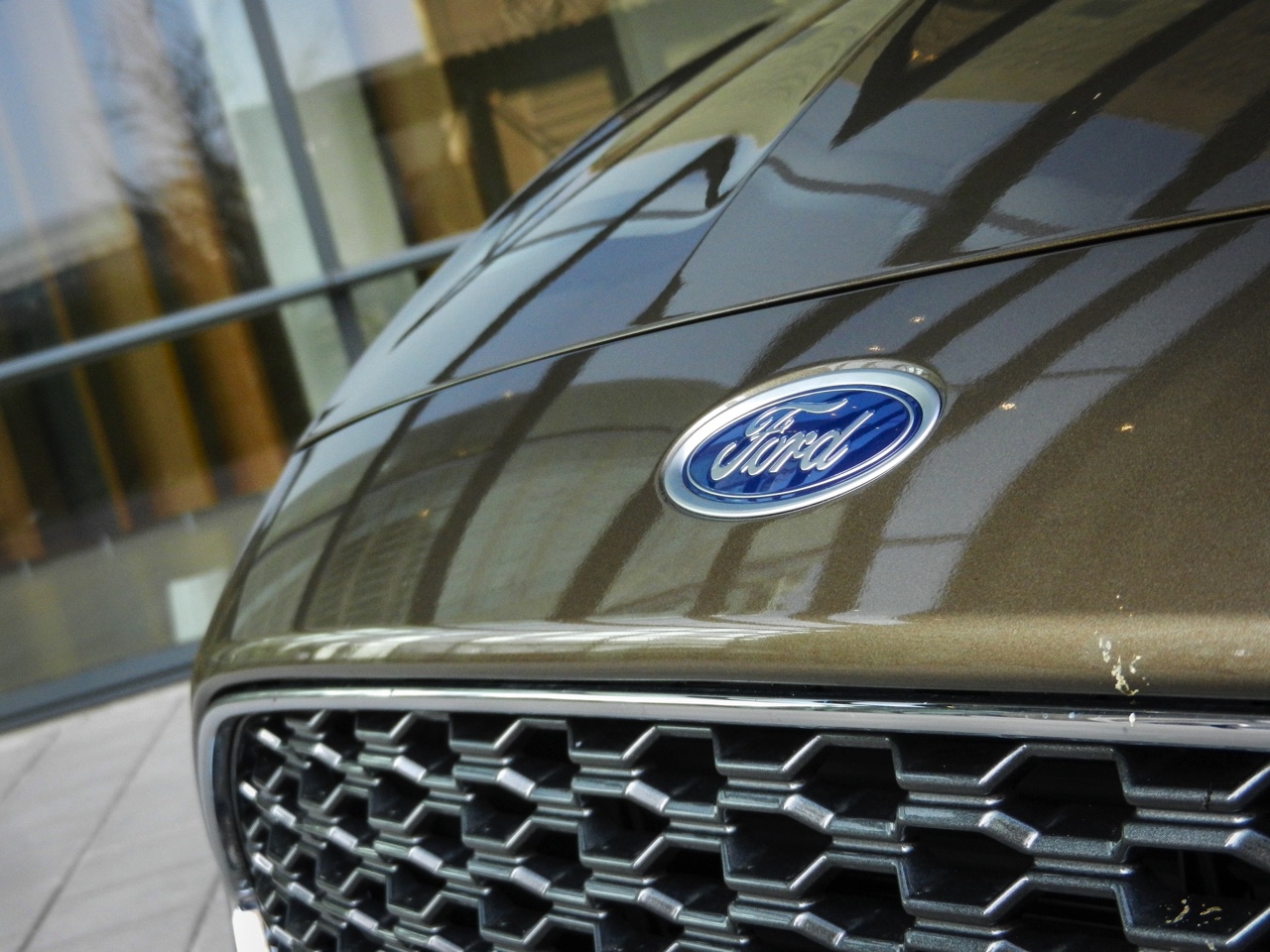 Autotest Ford Mondeo Vignale, een auto die meer biedt dan alleen extra luxe. De look-and-feel is naar een hoger plan getild en dat geldt ook voor de dealerservice. We reden met de 2.0 EcoBoost.