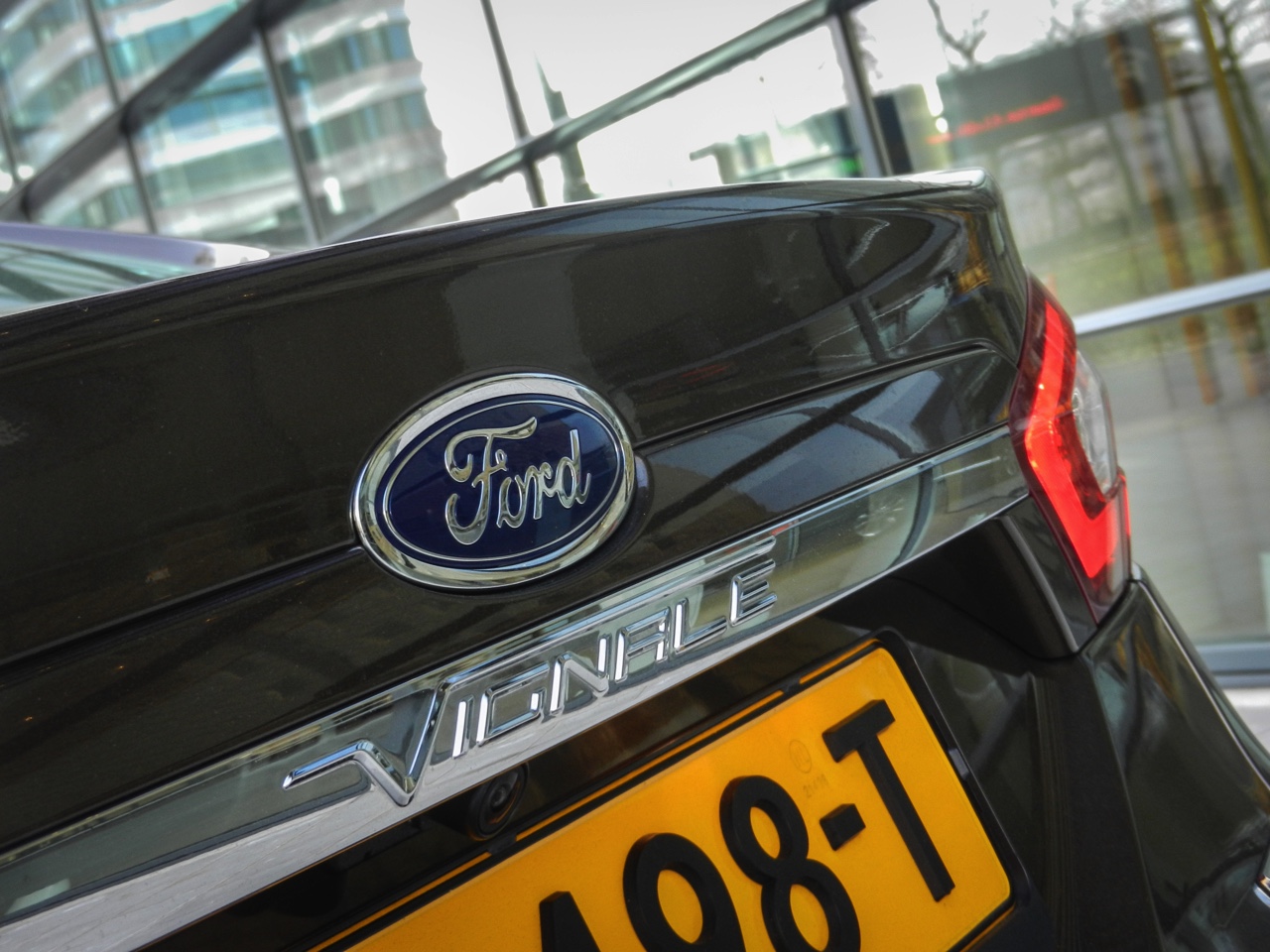 Autotest Ford Mondeo Vignale, een auto die meer biedt dan alleen extra luxe. De look-and-feel is naar een hoger plan getild en dat geldt ook voor de dealerservice. We reden met de 2.0 EcoBoost.