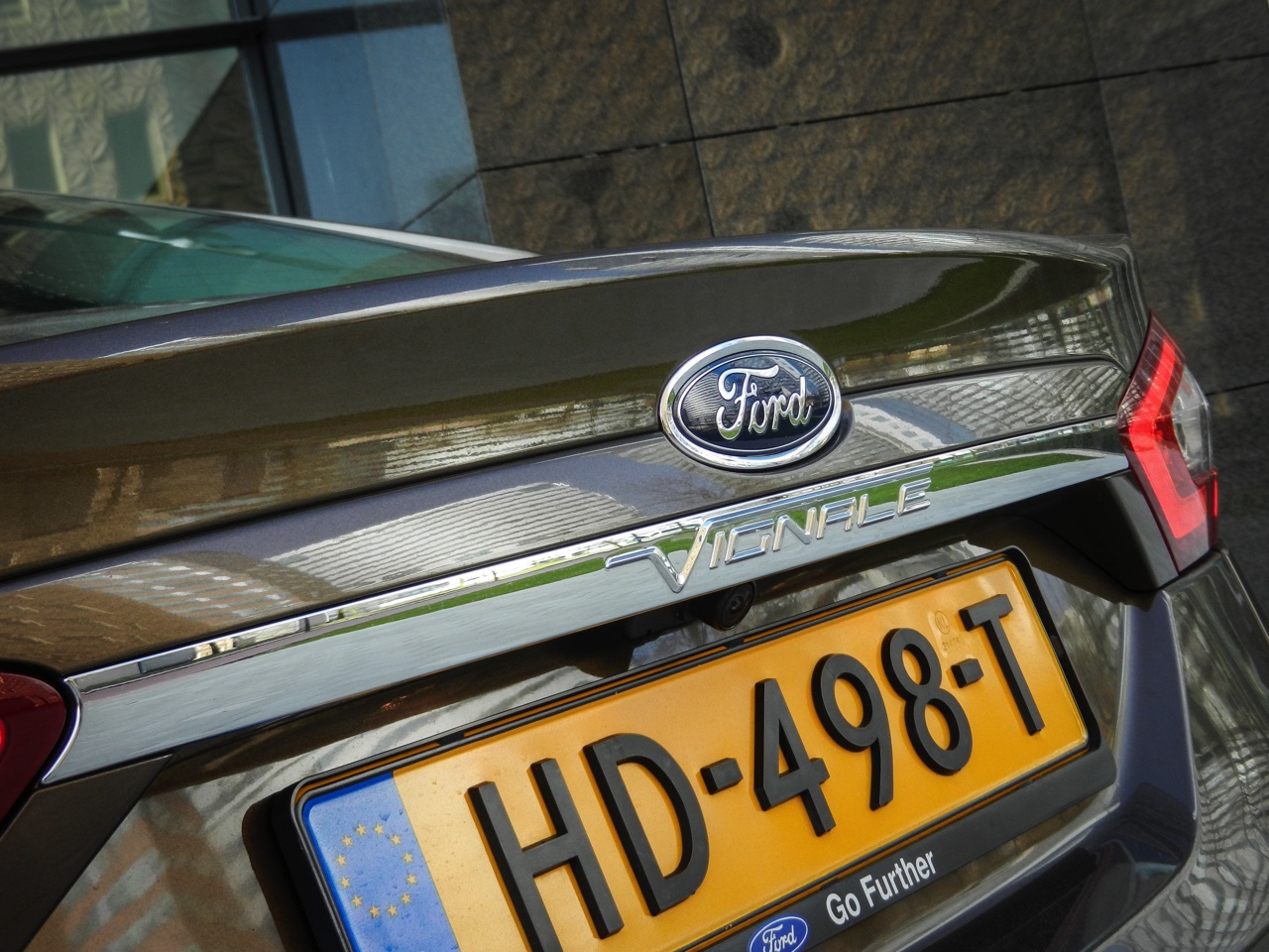 Autotest Ford Mondeo Vignale, een auto die meer biedt dan alleen extra luxe. De look-and-feel is naar een hoger plan getild en dat geldt ook voor de dealerservice. We reden met de 2.0 EcoBoost.