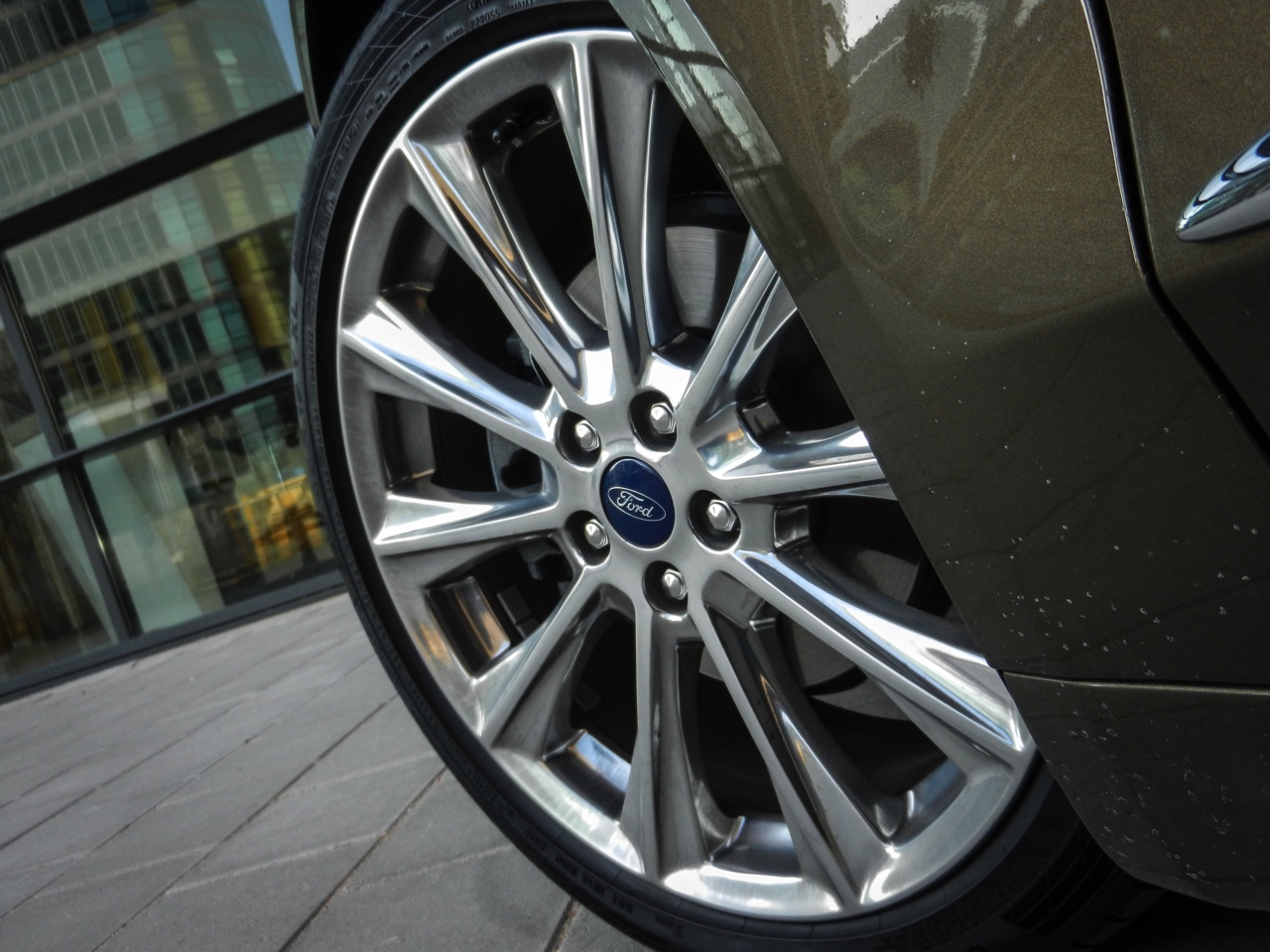 Autotest Ford Mondeo Vignale, een auto die meer biedt dan alleen extra luxe. De look-and-feel is naar een hoger plan getild en dat geldt ook voor de dealerservice. We reden met de 2.0 EcoBoost.