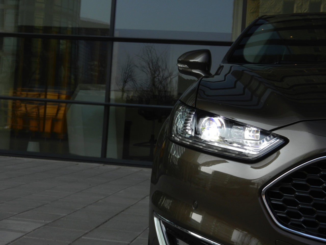 Autotest Ford Mondeo Vignale, een auto die meer biedt dan alleen extra luxe. De look-and-feel is naar een hoger plan getild en dat geldt ook voor de dealerservice. We reden met de 2.0 EcoBoost.