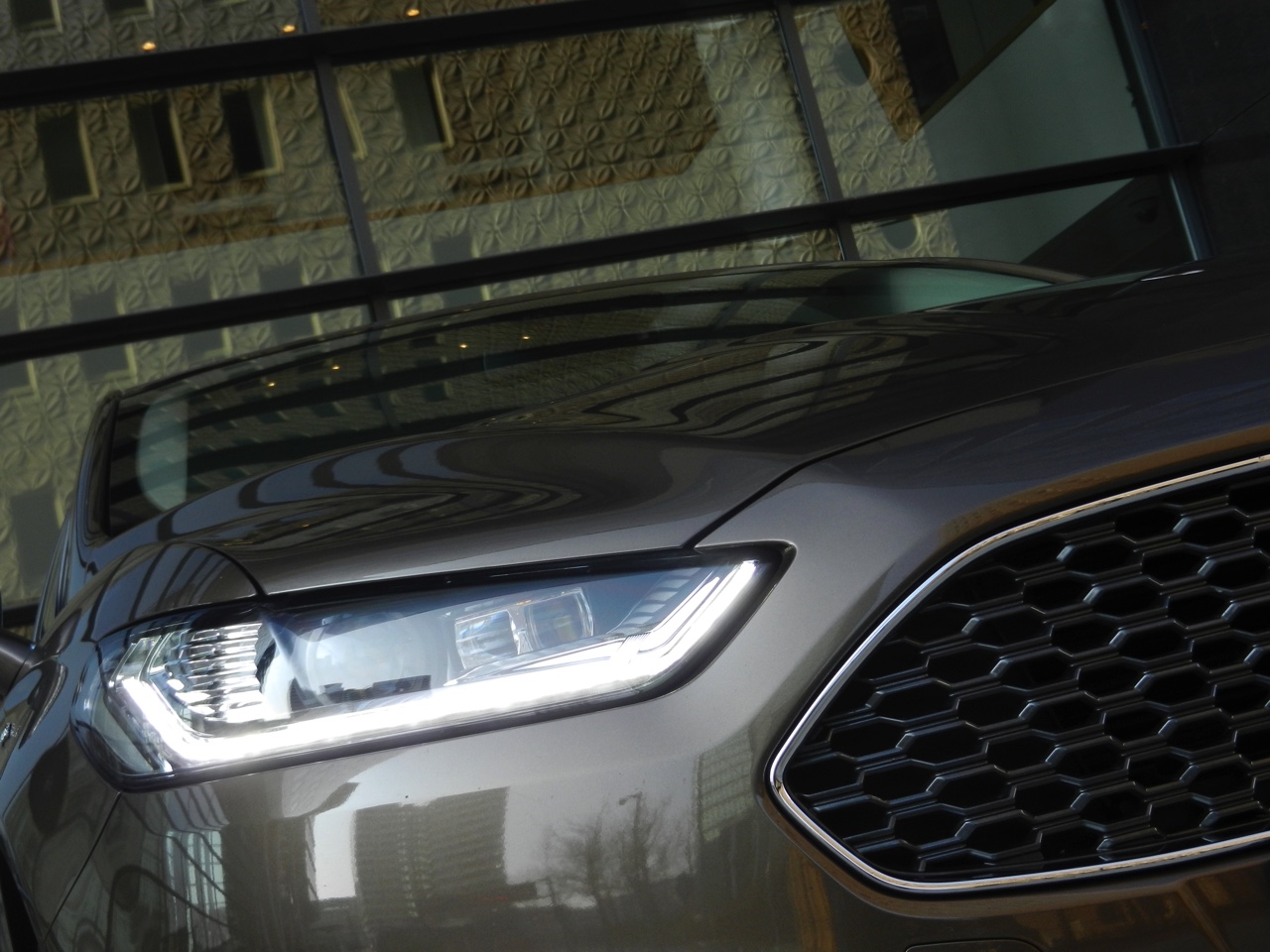 Autotest Ford Mondeo Vignale, een auto die meer biedt dan alleen extra luxe. De look-and-feel is naar een hoger plan getild en dat geldt ook voor de dealerservice. We reden met de 2.0 EcoBoost.