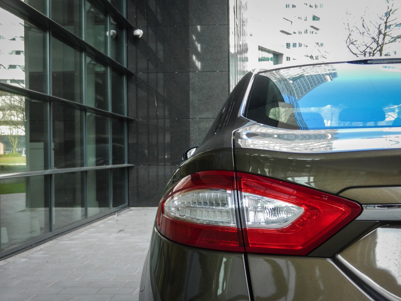 Autotest Ford Mondeo Vignale, een auto die meer biedt dan alleen extra luxe. De look-and-feel is naar een hoger plan getild en dat geldt ook voor de dealerservice. We reden met de 2.0 EcoBoost.
