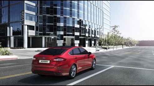 De nieuwe Ford Mondeo is uit te rusten met Pedestrian Detection. Daarmee is het de eerste Ford met voetgangersdetectie.