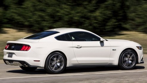 Ford viert de 50e verjaardag van de Mustang met een speciale 50 Year Limited Edition. De feestversie is gebaseerd op de Mustang GT en de oplage blijft beperkt tot in totaal 1964 exemplaren.