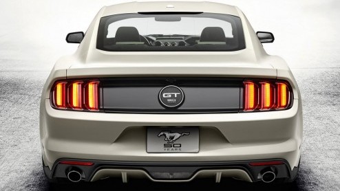 Ford viert de 50e verjaardag van de Mustang met een speciale 50 Year Limited Edition. De feestversie is gebaseerd op de Mustang GT en de oplage blijft beperkt tot in totaal 1964 exemplaren.