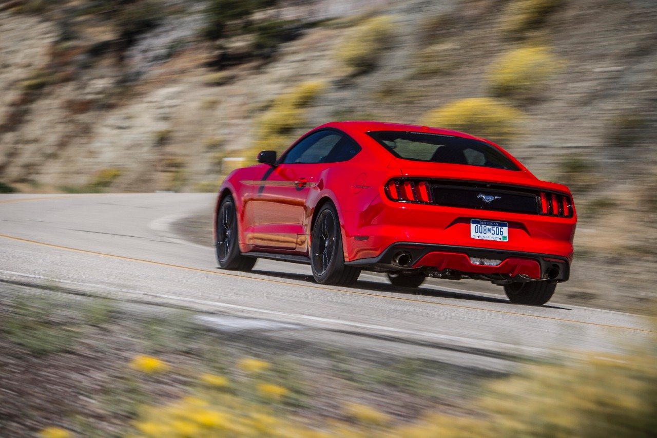 Ford heeft vandaag de Nederlandse prijzen van de Mustang bekendgemaakt. Die prijzen vallen wel een tikkie duurder uit dan de Amerikaanse prijzen...
