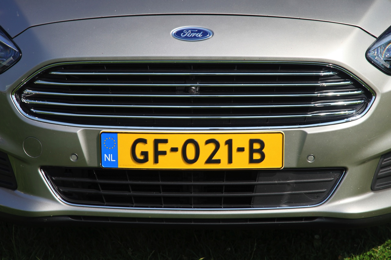 Autotest nieuwe Ford S-MAX 2.0 TDCi 180 pk Powershift Titanium. We rijden de nieuwe generatie S-MAX met nog meer veilige snufjes en meer finesse in het onderstel en de dieselmotor.