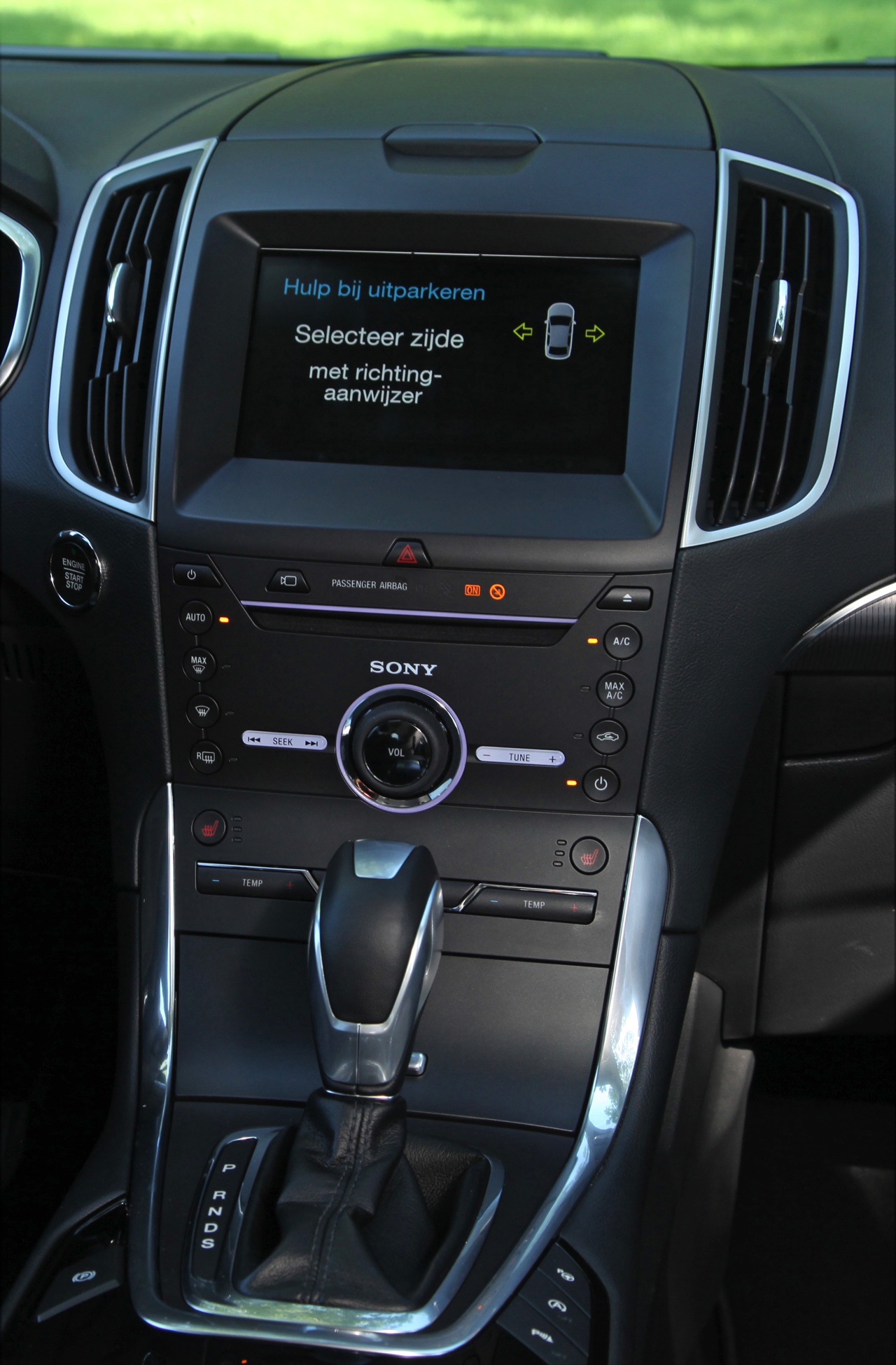 Autotest nieuwe Ford S-MAX 2.0 TDCi 180 pk Powershift Titanium. We rijden de nieuwe generatie S-MAX met nog meer veilige snufjes en meer finesse in het onderstel en de dieselmotor.