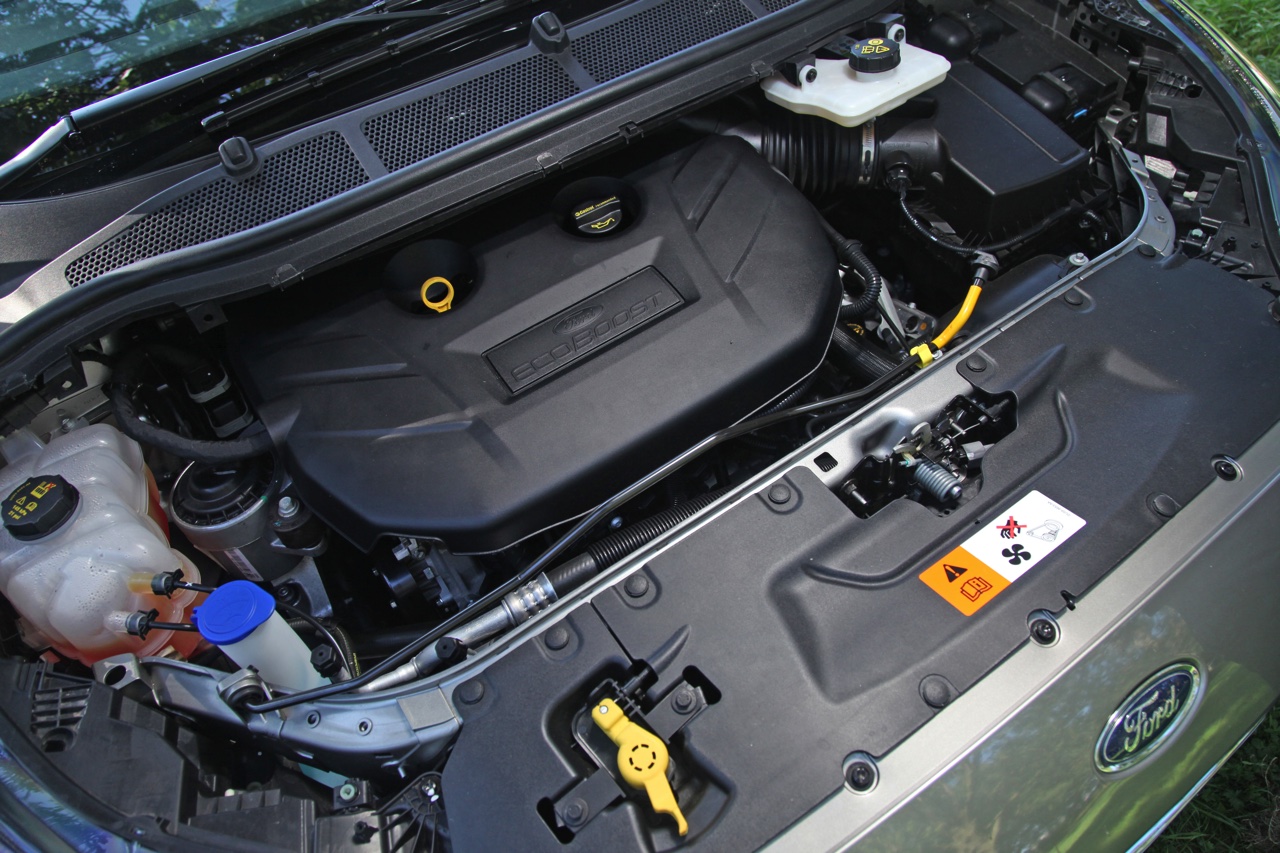 Autotest nieuwe Ford S-MAX 2.0 TDCi 180 pk Powershift Titanium. We rijden de nieuwe generatie S-MAX met nog meer veilige snufjes en meer finesse in het onderstel en de dieselmotor.