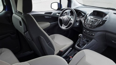 Het duurt nog tot september voordat de Ford Tourneo Courier in ons land arriveert, maar Ford heeft wel alvast de orderboeken geopend. Bestellen kan vanaf 20.995 euro.