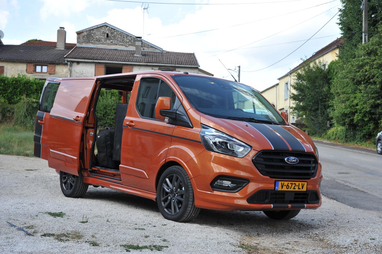Ford geeft de Transit Custom niet alleen een facelift, maar zorgt tevens voor een opwaardering van interieur en bechikbare technieken.