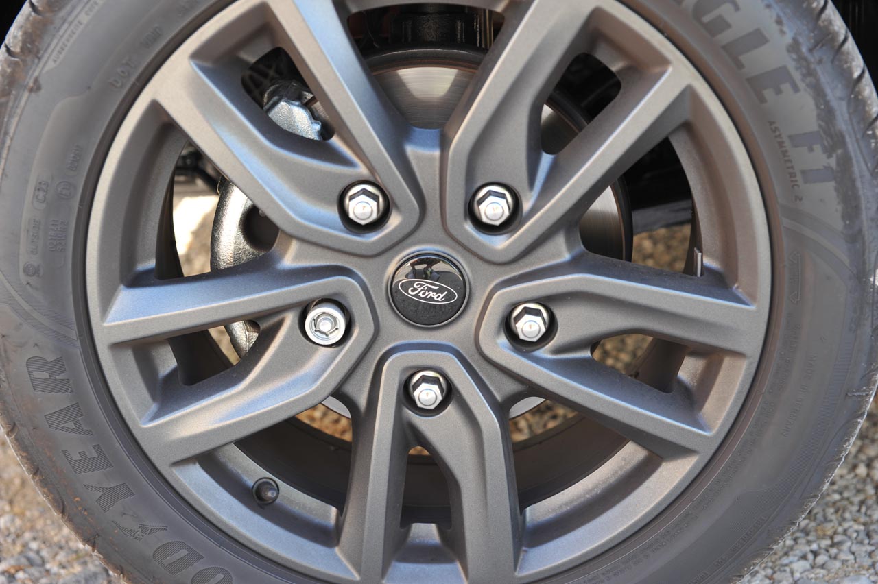 Ford geeft de Transit Custom niet alleen een facelift, maar zorgt tevens voor een opwaardering van interieur en bechikbare technieken.