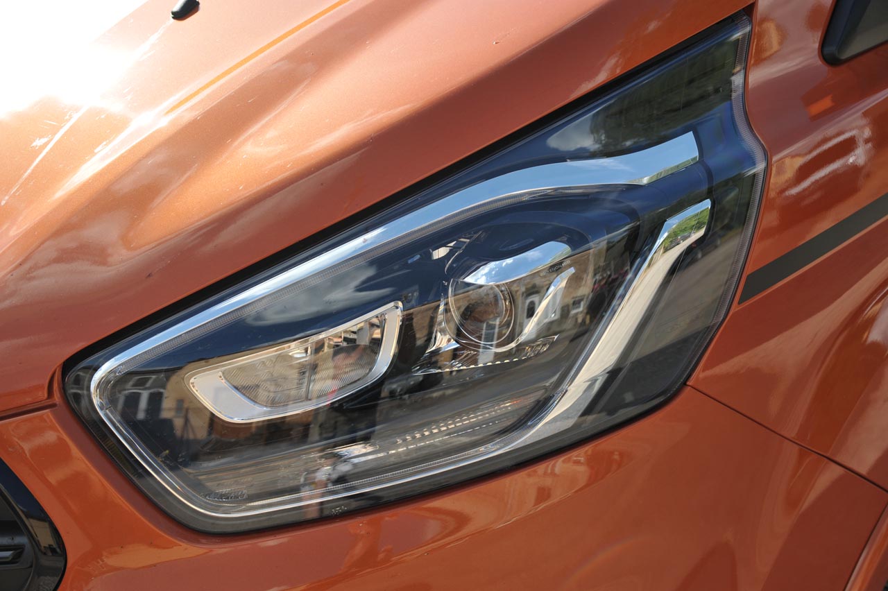Ford geeft de Transit Custom niet alleen een facelift, maar zorgt tevens voor een opwaardering van interieur en bechikbare technieken.