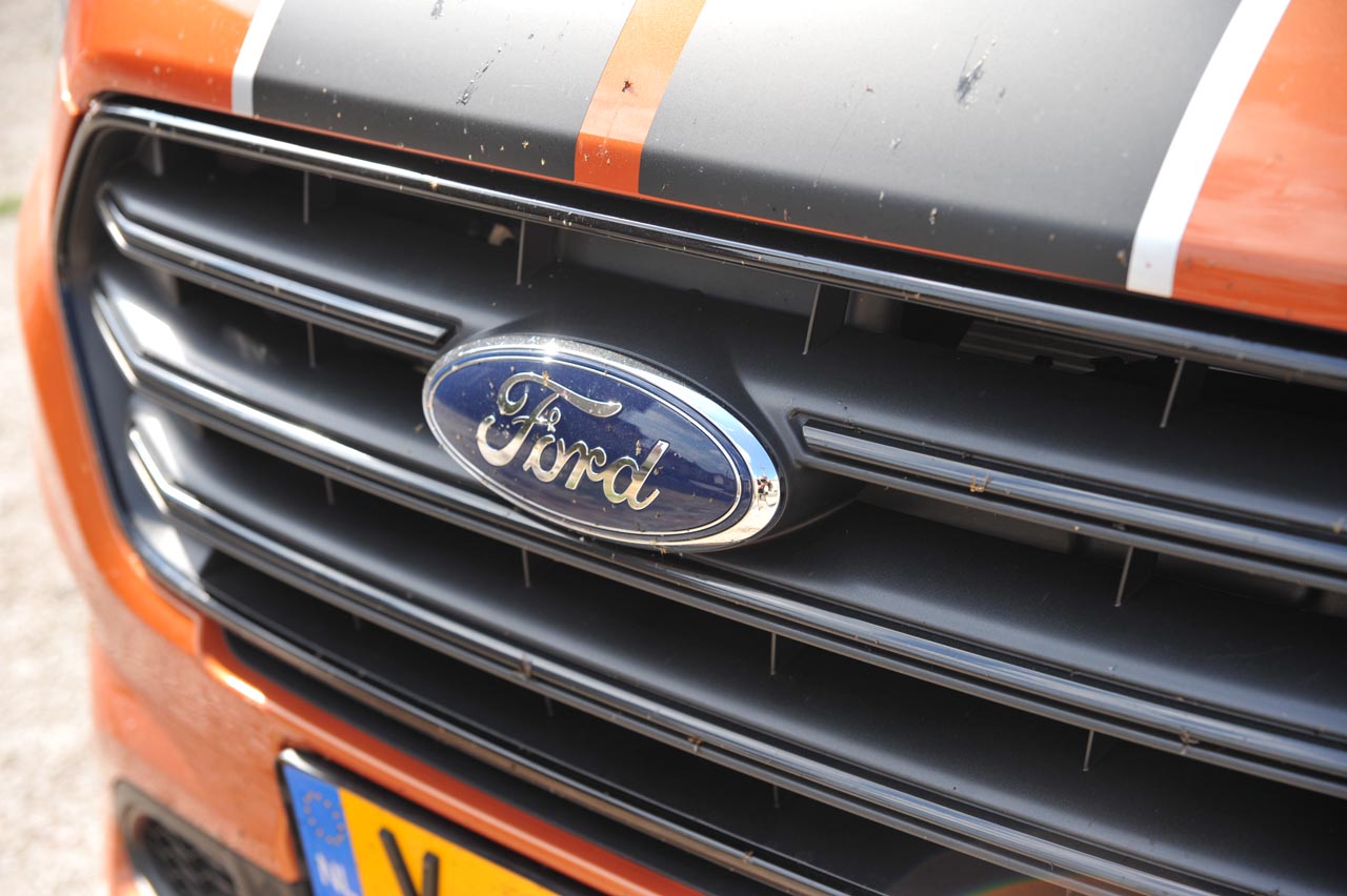 Ford geeft de Transit Custom niet alleen een facelift, maar zorgt tevens voor een opwaardering van interieur en bechikbare technieken.