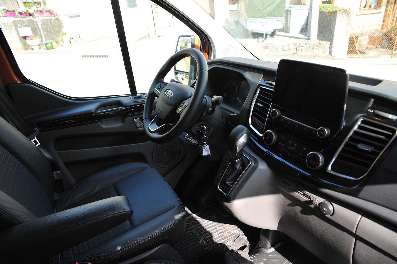 Ford geeft de Transit Custom niet alleen een facelift, maar zorgt tevens voor een opwaardering van interieur en bechikbare technieken.