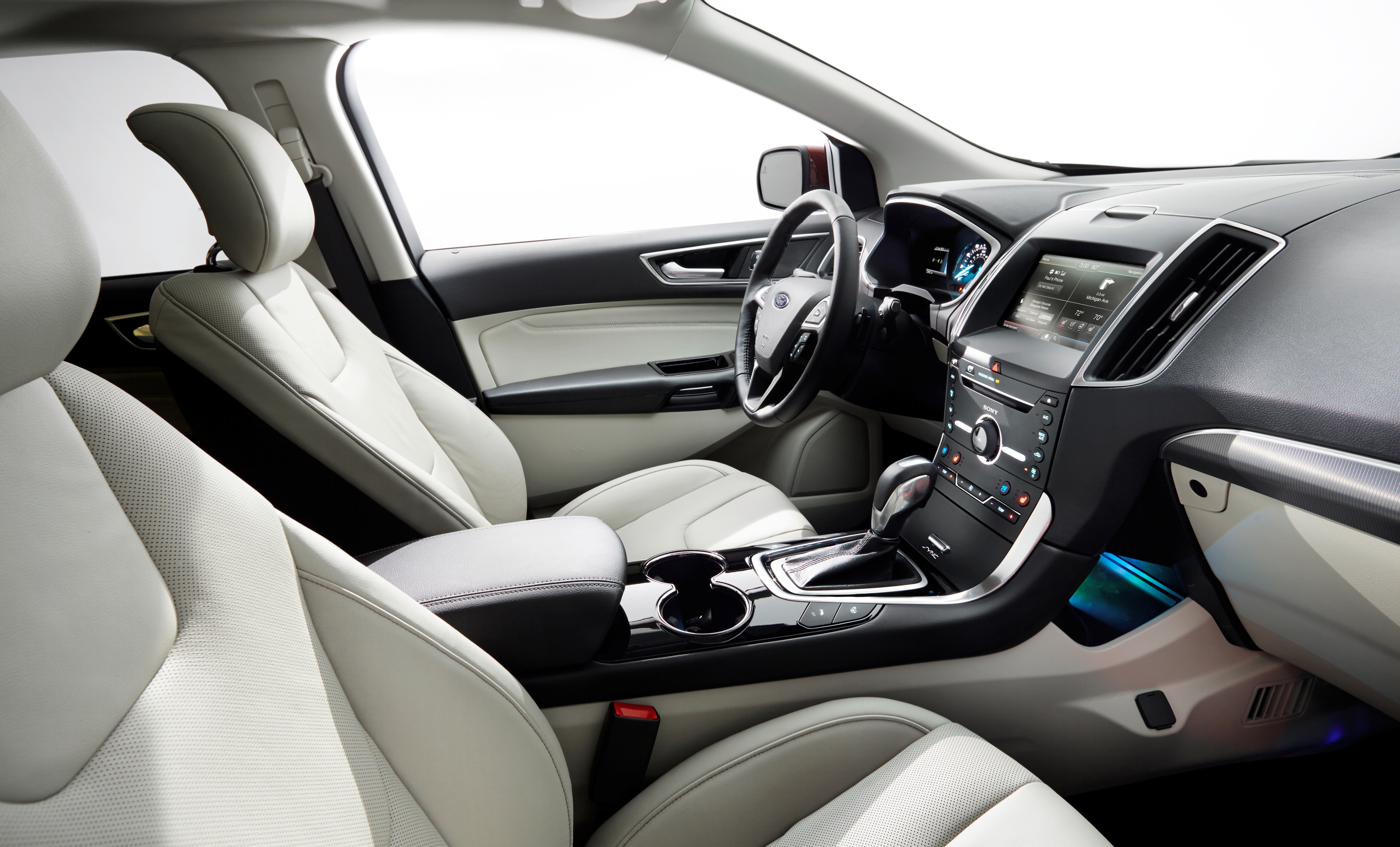 Ford focust met de conventionele zestrapsautomaat op benzinemotoren en koppelt de Powershift automaat met dubbele koppeling aan de diesels.