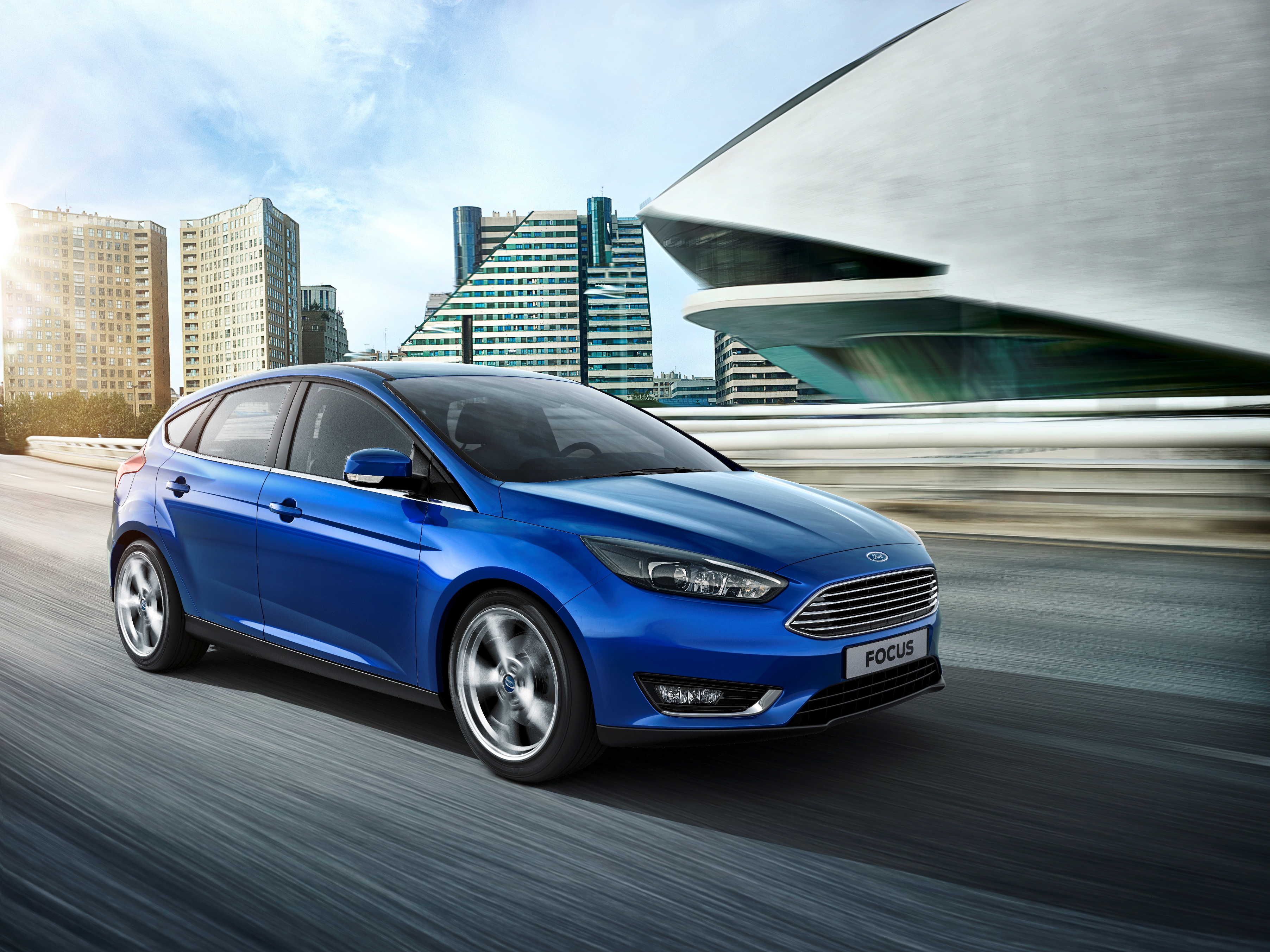 Ford focust met de conventionele zestrapsautomaat op benzinemotoren en koppelt de Powershift automaat met dubbele koppeling aan de diesels.