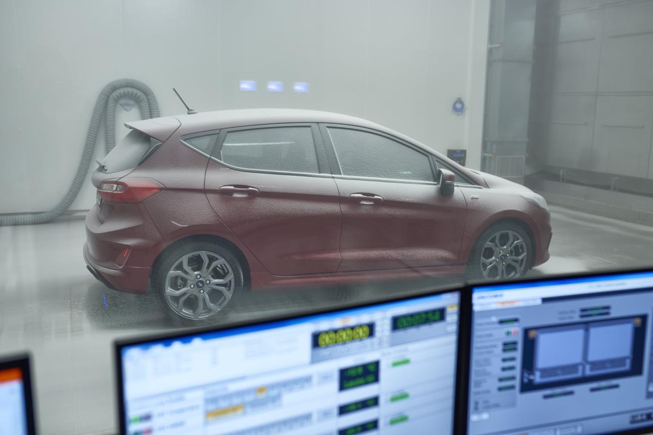 Ford kan in een nieuwe testfaciliteit alle weersomstandigheden uit heel Europa nabootsten.