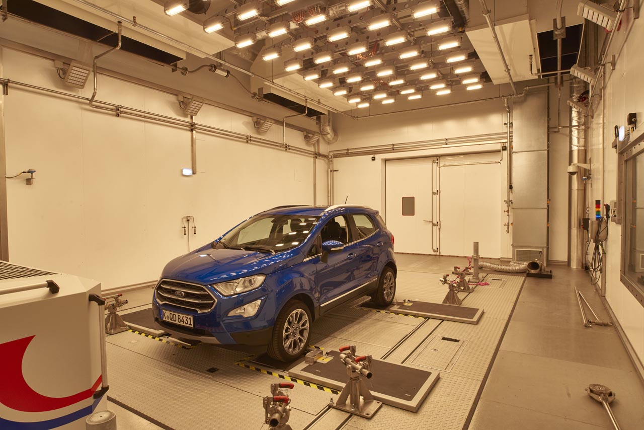 Ford kan in een nieuwe testfaciliteit alle weersomstandigheden uit heel Europa nabootsten.