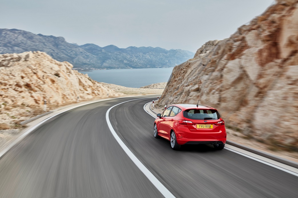 Ford heeft de prijzen bekendgemaakt van de nieuwe Fiesta. Die beginnen bij 14.995 euro, mits je gebruik maakt van de aankooppremie. Een First Edition Pack is ook van de partij.