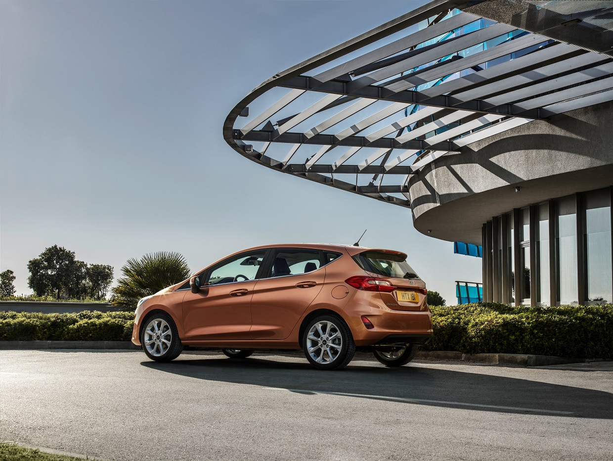 Ford heeft de prijzen bekendgemaakt van de nieuwe Fiesta. Die beginnen bij 14.995 euro, mits je gebruik maakt van de aankooppremie. Een First Edition Pack is ook van de partij.