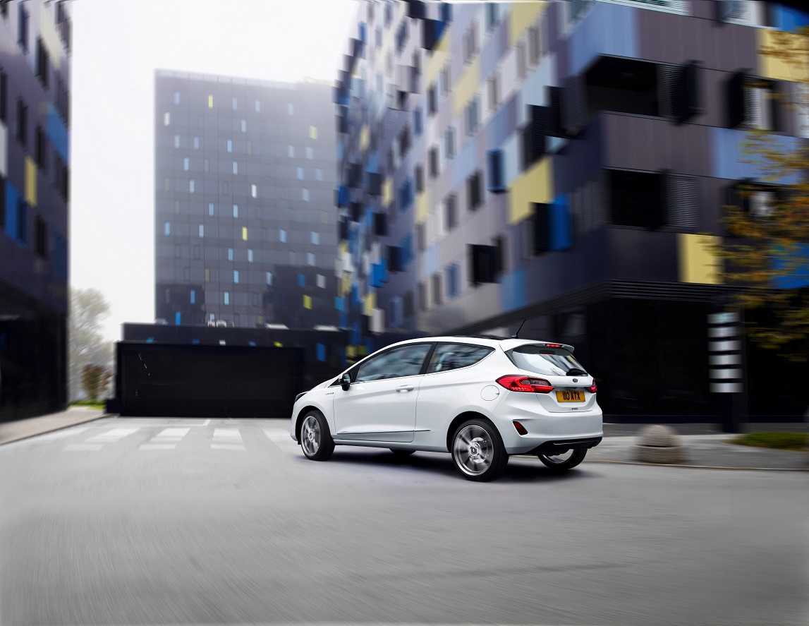 Ford heeft de prijzen bekendgemaakt van de nieuwe Fiesta. Die beginnen bij 14.995 euro, mits je gebruik maakt van de aankooppremie. Een First Edition Pack is ook van de partij.