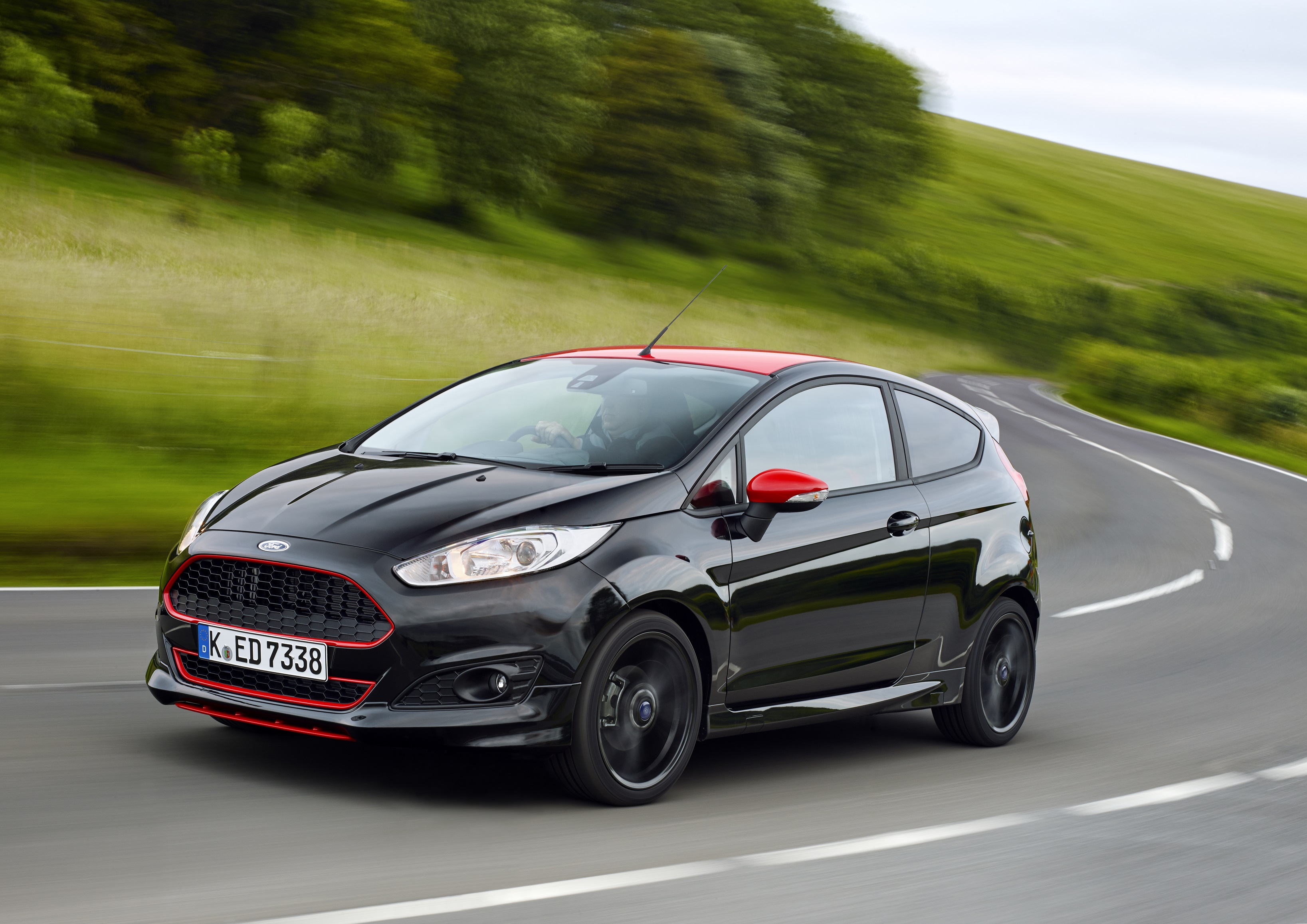 Nieuwe Ford Fiesta wordt groter, luxer en meer premium. Zo schept het merk ruimte voor de Ka+ die vanaf september 2016 op de markt komt.
