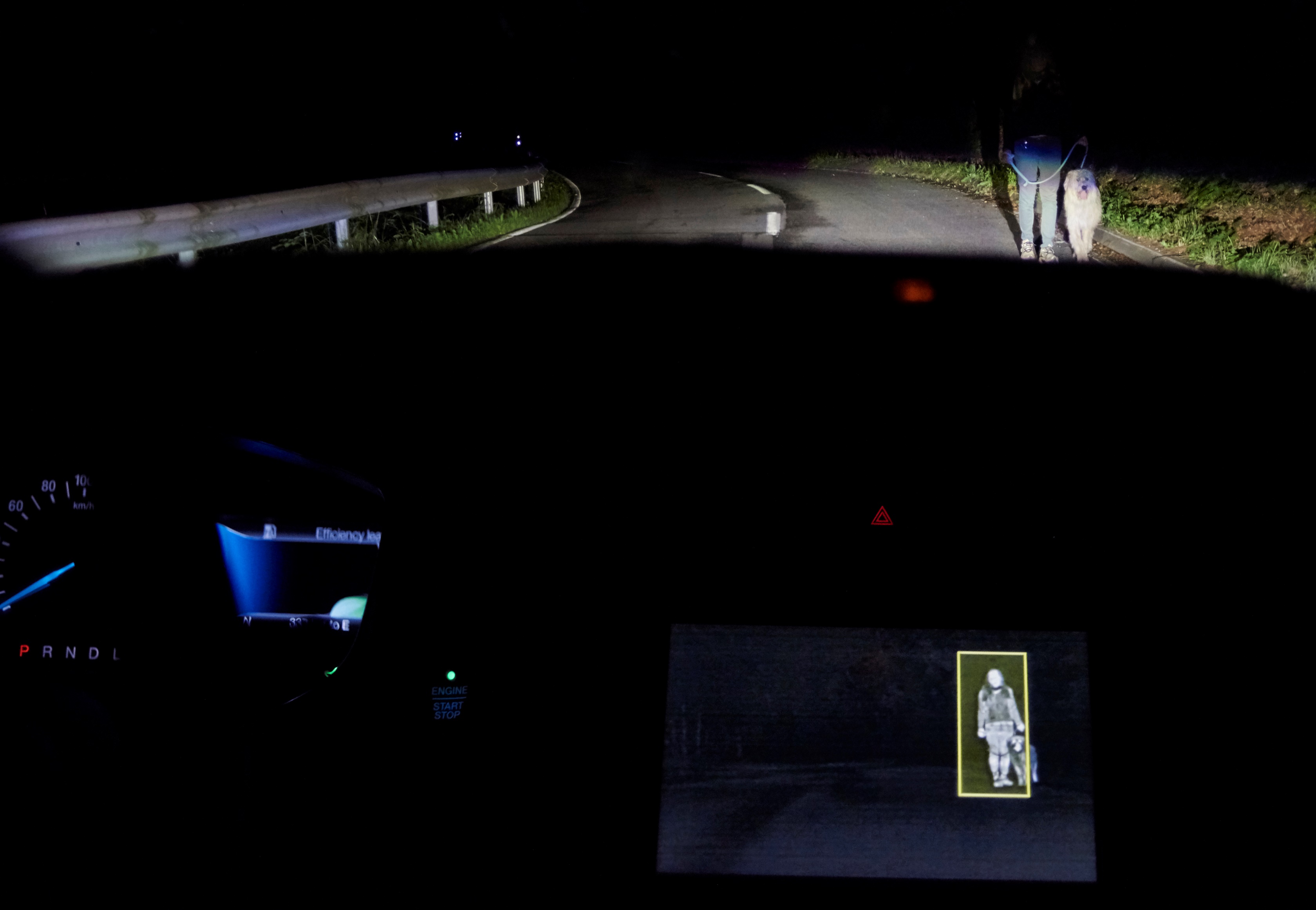 Ford maakt rijden in de nacht nog veiliger met Advanced Front Lighting en Sport Lighting om wegen, rotondes, voetgangers, fietsers en dieren te detecteren en te verlichten.