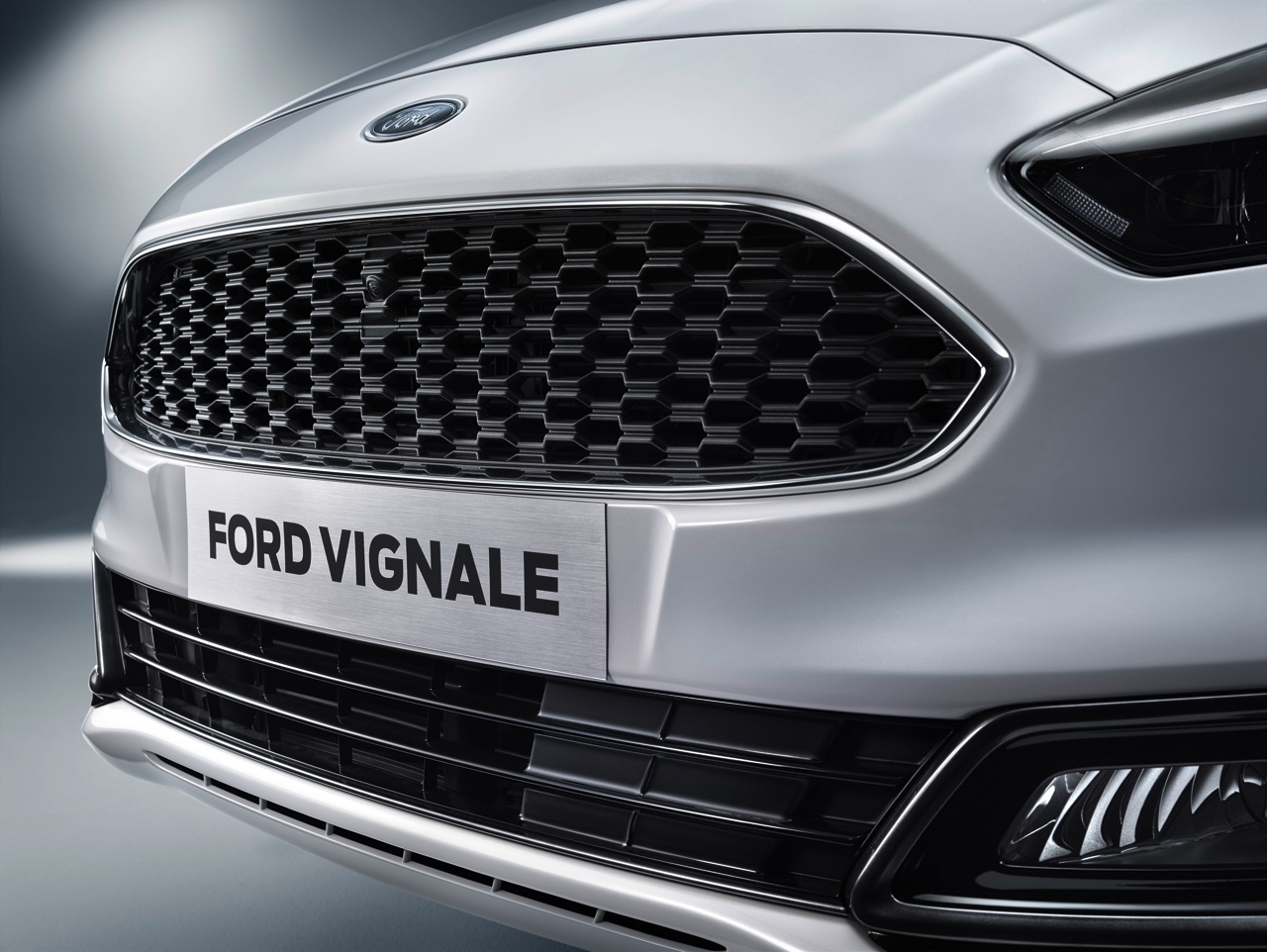 Ford maakt de uitvoeringen en prijzen van de nieuwe S-MAX Vignale bekend. Het is de meest luxueuze S-MAX met exclusieve uitstraling, waarbij rijders ook profiteren van extra services.