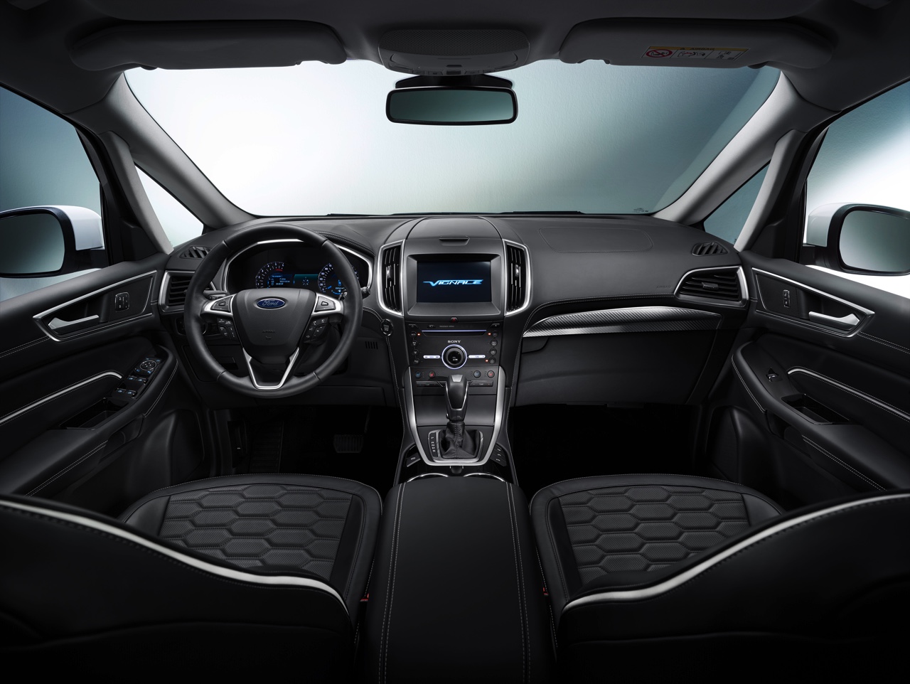Ford maakt de uitvoeringen en prijzen van de nieuwe S-MAX Vignale bekend. Het is de meest luxueuze S-MAX met exclusieve uitstraling, waarbij rijders ook profiteren van extra services.