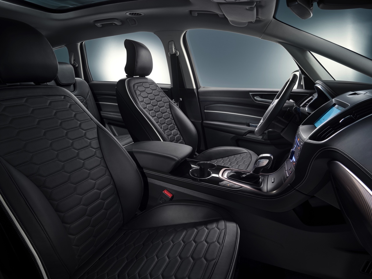 Ford maakt de uitvoeringen en prijzen van de nieuwe S-MAX Vignale bekend. Het is de meest luxueuze S-MAX met exclusieve uitstraling, waarbij rijders ook profiteren van extra services.