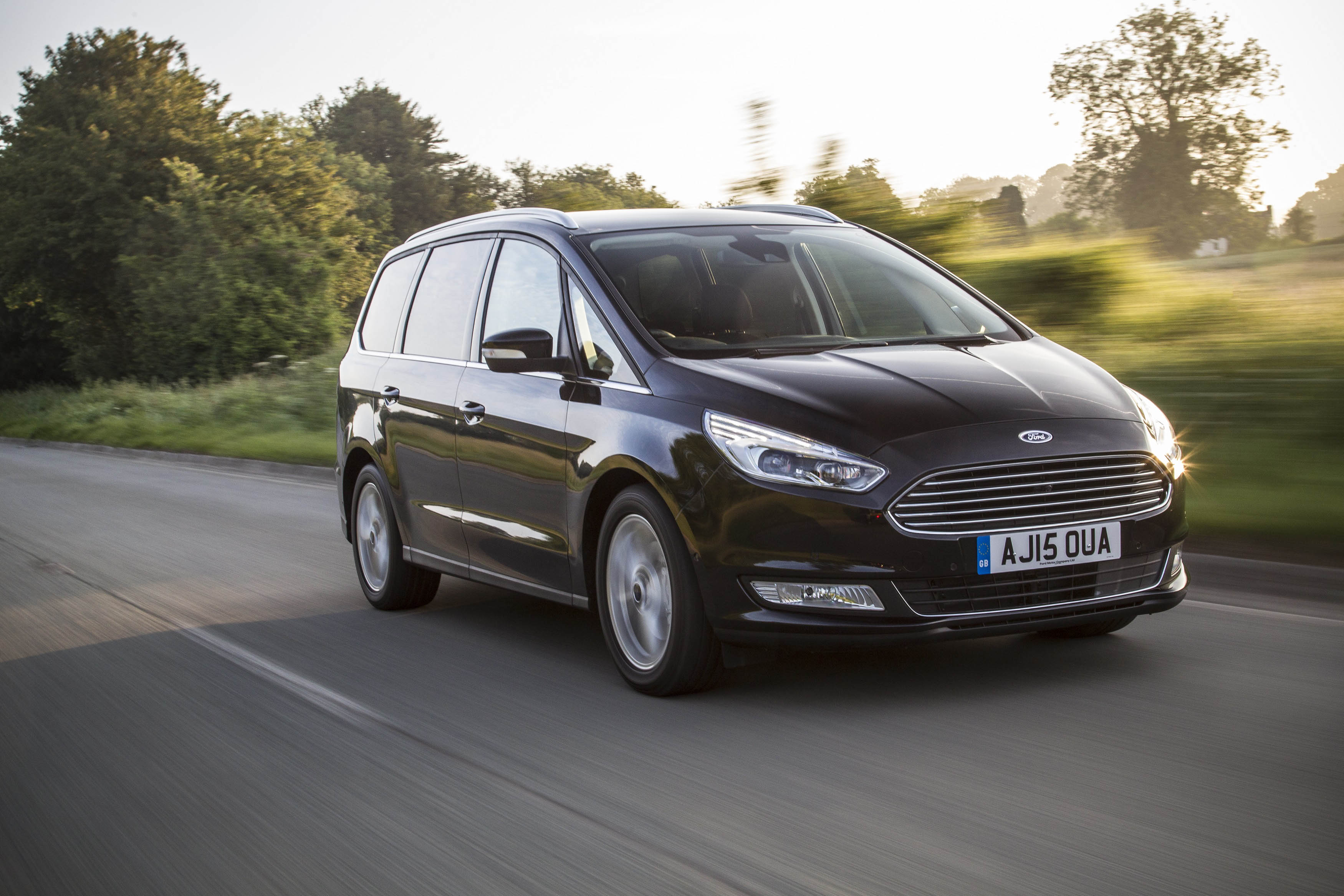 Ford verbetert 2.0 TDCi diesels met 150 pk en 180 pk en introduceert 210 pk versie op Mondeo, S-MAX en Galaxy. Nieuw is ook de komst van SYNC3-infotainment.