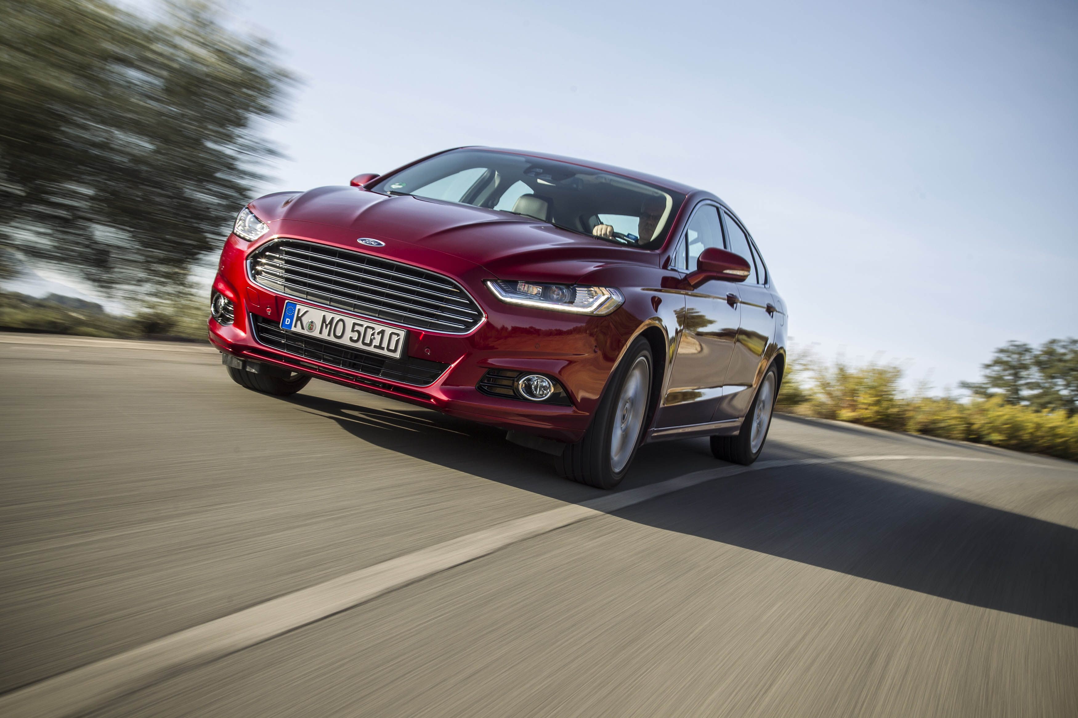 Ford verbetert 2.0 TDCi diesels met 150 pk en 180 pk en introduceert 210 pk versie op Mondeo, S-MAX en Galaxy. Nieuw is ook de komst van SYNC3-infotainment.