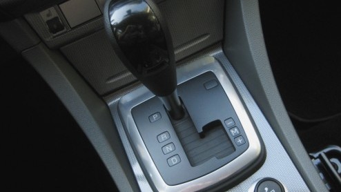 Het aantal fervente voorstanders van handgeschakelde autos ligt sinds een aantal jaar onder vuur. De automatische transmissie met dubbele koppeling maakt namelijk zijn opmars. Snelle schakelingen met