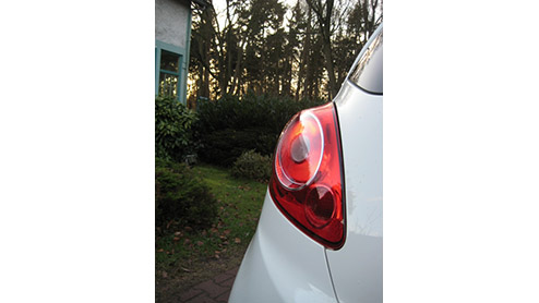 Na bijna 12 jaar op de markt te zijn geweest was het toch echt tijd voor een nieuwe Ford Ka. Het merk raakte aan de praat met Fiat, die de 500 in ontwikkeling had. Ford mengde zich in het proces en zi