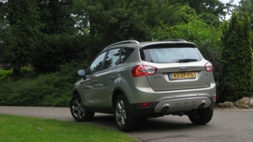 De storm in het compacte SUV-segment blijft maar gaande. Nadat de Aziaten in dit populaire segment zijn gesprongen, gingen ook de Duitsers en Fransen overstag. Ford betreedt het strijdveld relatief la