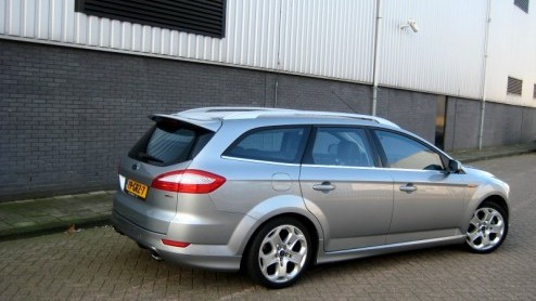 Een Ford Mondeo die nt even anders dan anders is; ze bestaan! En dan bedoelen we niet een oudje met fout lichtmetaal, maar een Mondeo Wagon met Titanium S-Pack. Door deze ruime combi rondom sportief