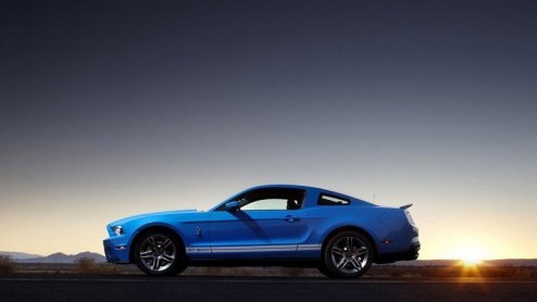 Het nieuwe jaar is nog amper een feit, of we kunnen al kennismaken met een krachtige nieuwkomer, de Ford Mustang Shelby GT500 Coupe en Cabriolet. Deze begeerlijke muscle car met 540 asfaltverslindende