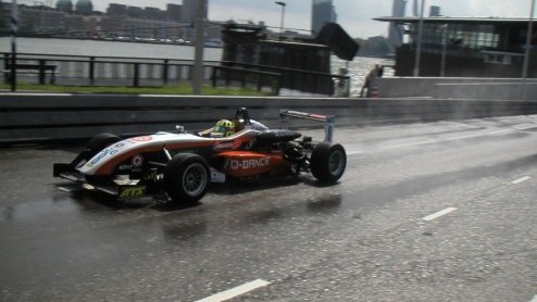 Zondag 20 augustus was de dag dat autoraceminnend Nederland zijn hart op kon halen in Rotterdam bij de Bavaria City Racing. Autovandaag was aanwezig op dit racespektakel en heeft speciaal voor jullie 