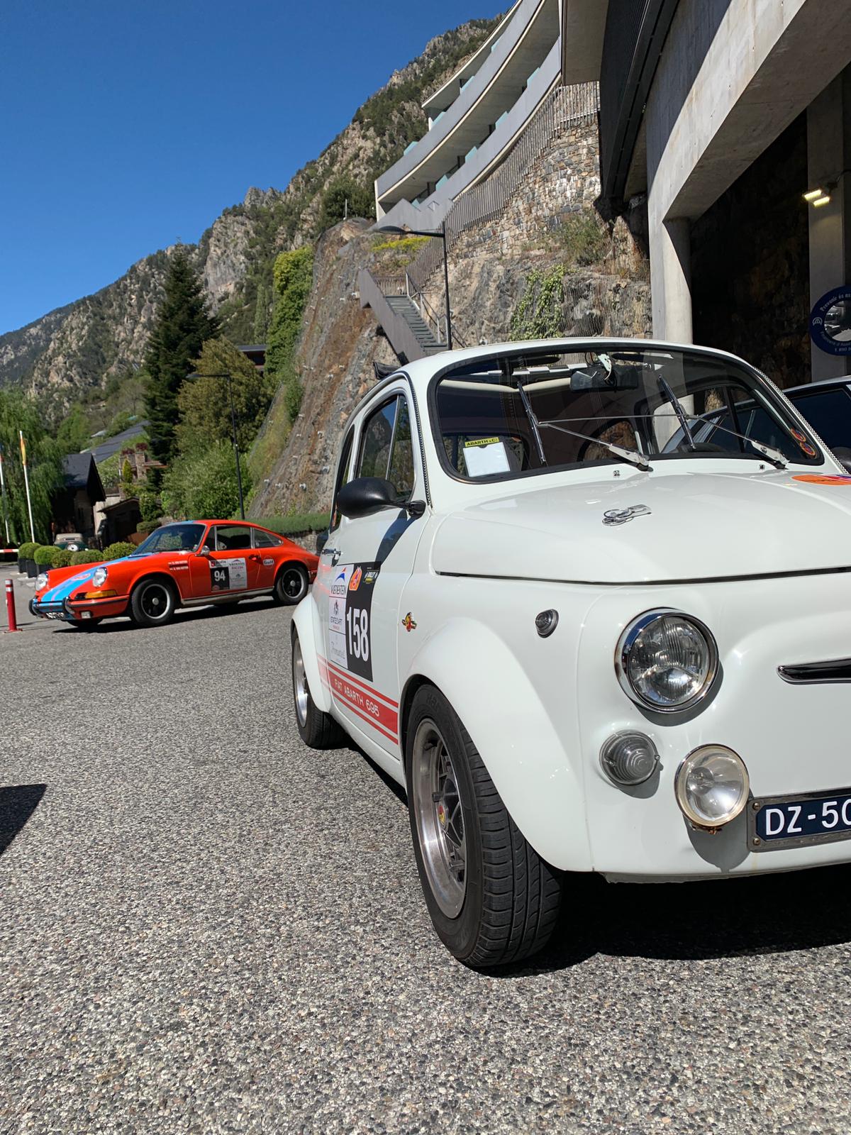 Equipe AutoVandaag doet mee met de 66ste editie van de Tulpenrallye en brengt regelmatig verslag uit.