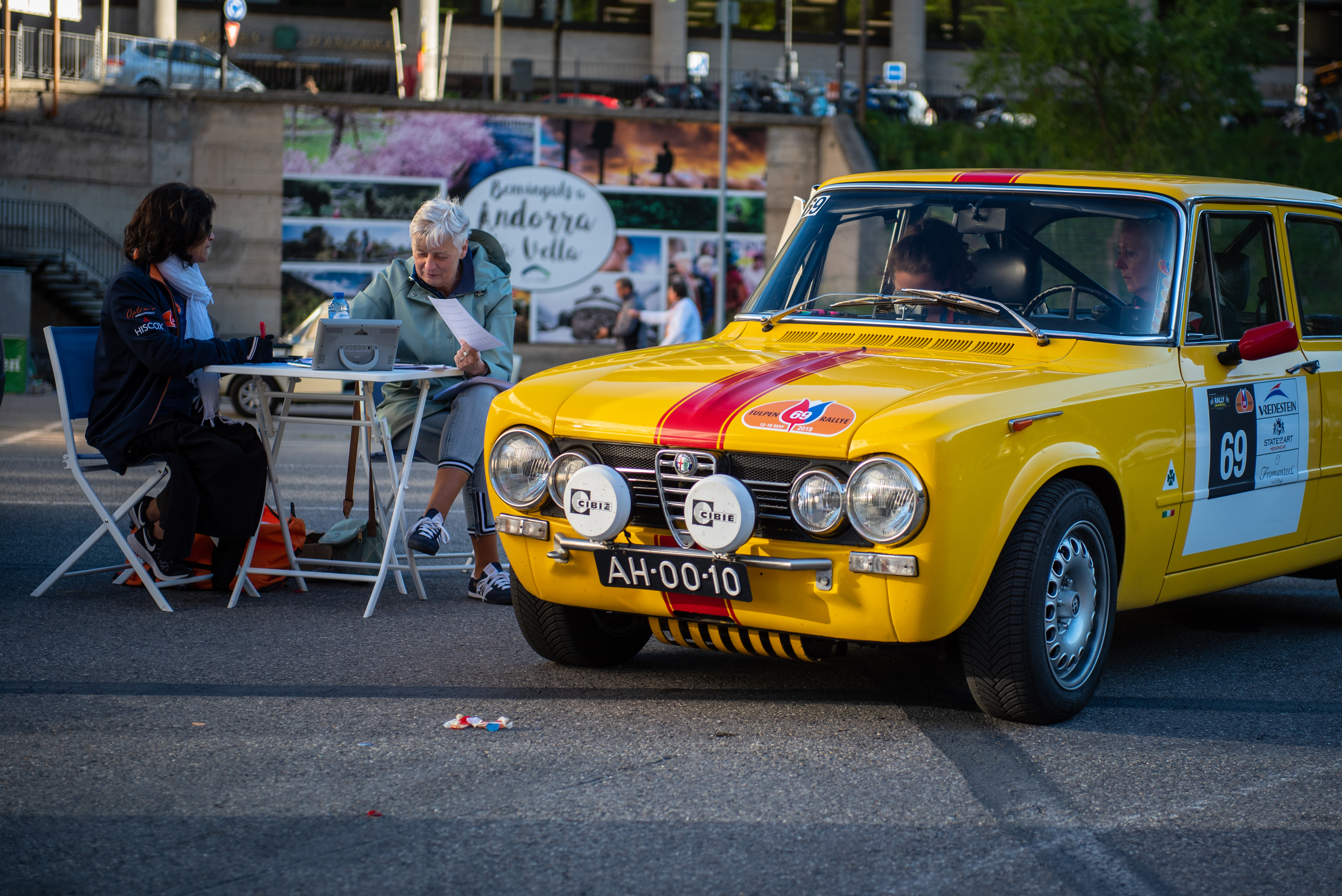 Equipe AutoVandaag doet mee met de 66ste editie van de Tulpenrallye en brengt regelmatig verslag uit.
