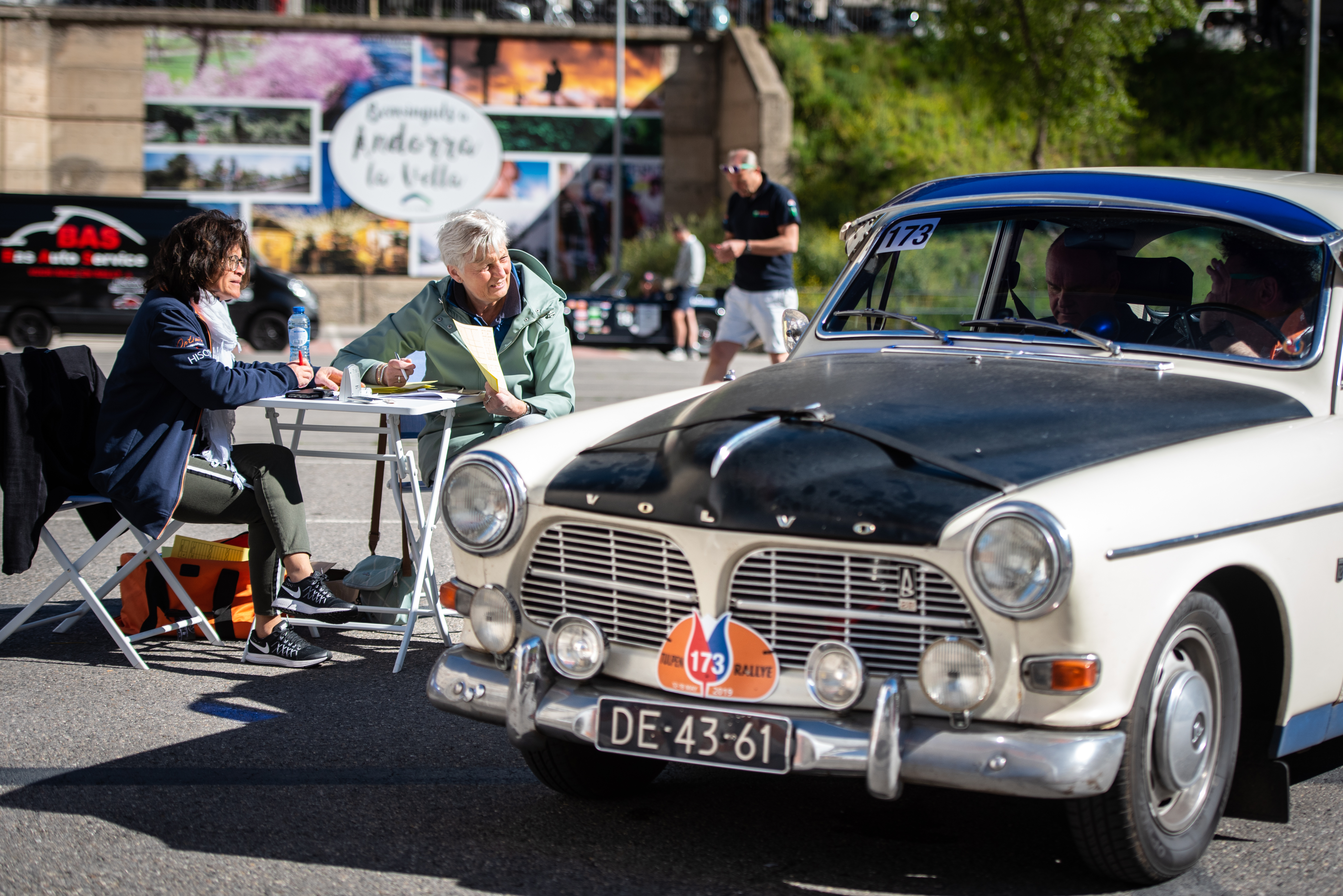 Equipe AutoVandaag doet mee met de 66ste editie van de Tulpenrallye en brengt regelmatig verslag uit.